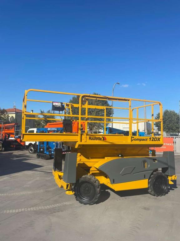 Haulotte COMPACT 12DX - Nacelle ciseaux: photos 1 Haulotte COMPACT 12DX - Nacelle ciseaux: photos 1