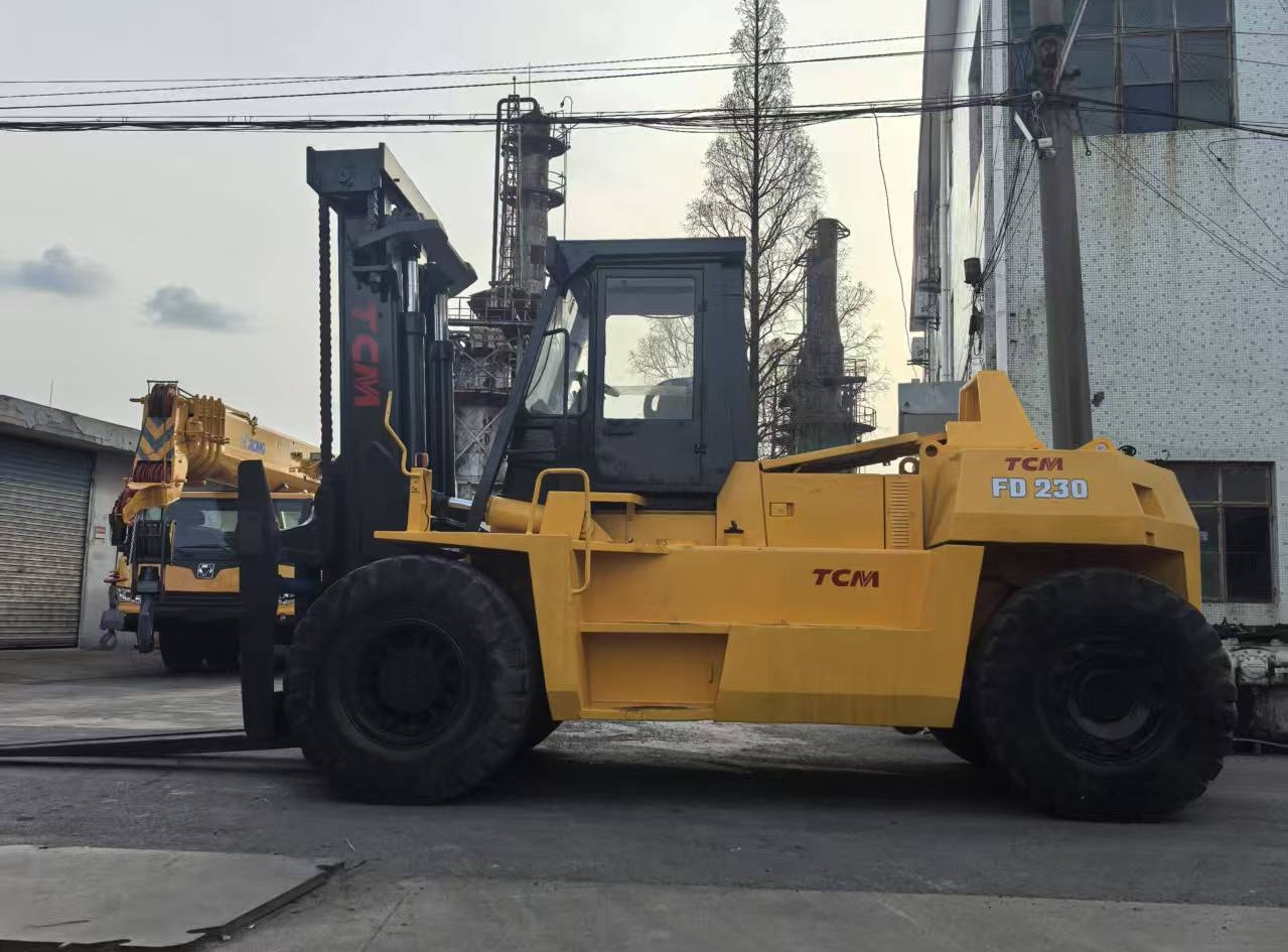 TCM FD230 23ton 25 ton FD250 FD200 FD160 15 ton 16 ton diesel forklift - Chariot élévateur diesel: photos 2 TCM FD230 23ton 25 ton FD250 FD200 FD160 15 ton 16 ton diesel forklift - Chariot élévateur diesel: photos 2