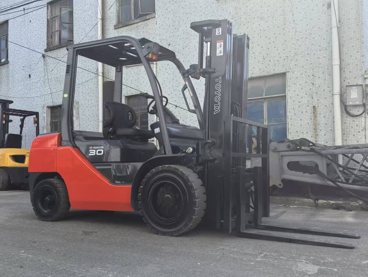 TOYOTA 8FD30 7FD30 FD50 FD100 Japan original 2.5ton 3Ton 3.5ton 5ton 7T 10t Used Diesel Forklift - Chariot élévateur diesel: photos 1 TOYOTA 8FD30 7FD30 FD50 FD100 Japan original 2.5ton 3Ton 3.5ton 5ton 7T 10t Used Diesel Forklift - Chariot élévateur diesel: photos 1