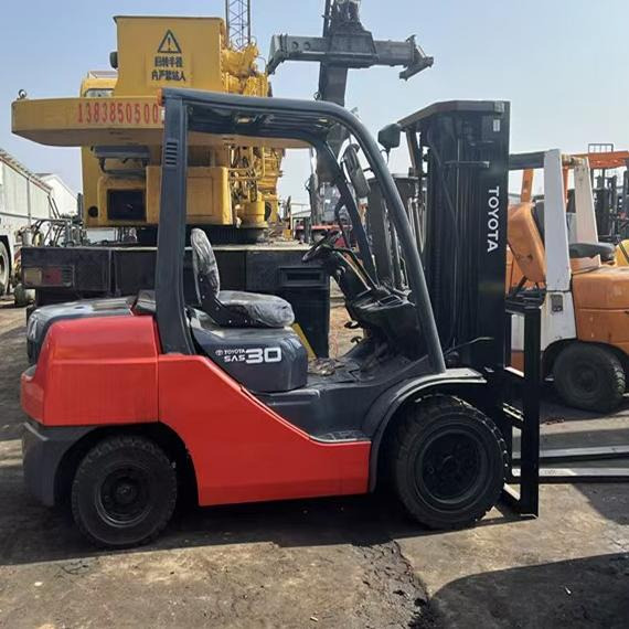 TOYOTA 8FD30 7FD30 FD50 FD100 Japan original 2.5ton 3Ton 3.5ton 5ton 7T 10t Used Diesel Forklift - Chariot élévateur diesel: photos 2 TOYOTA 8FD30 7FD30 FD50 FD100 Japan original 2.5ton 3Ton 3.5ton 5ton 7T 10t Used Diesel Forklift - Chariot élévateur diesel: photos 2