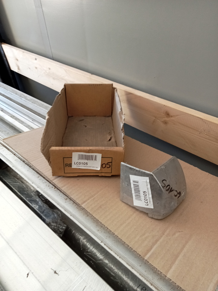 Trouillet COQUILLE FOURGON AVANT DROIT BAS - Carrosserie et extérieur: photos 1 Trouillet COQUILLE FOURGON AVANT DROIT BAS - Carrosserie et extérieur: photos 1