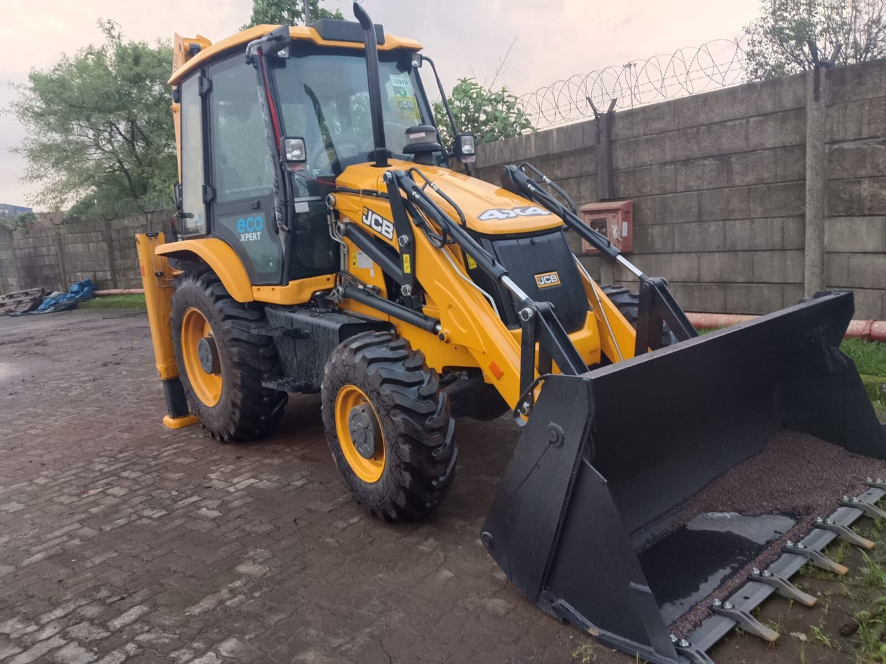 New JCB 3DX backhoe loader - Tractopelle: photos 2 New JCB 3DX backhoe loader - Tractopelle: photos 2