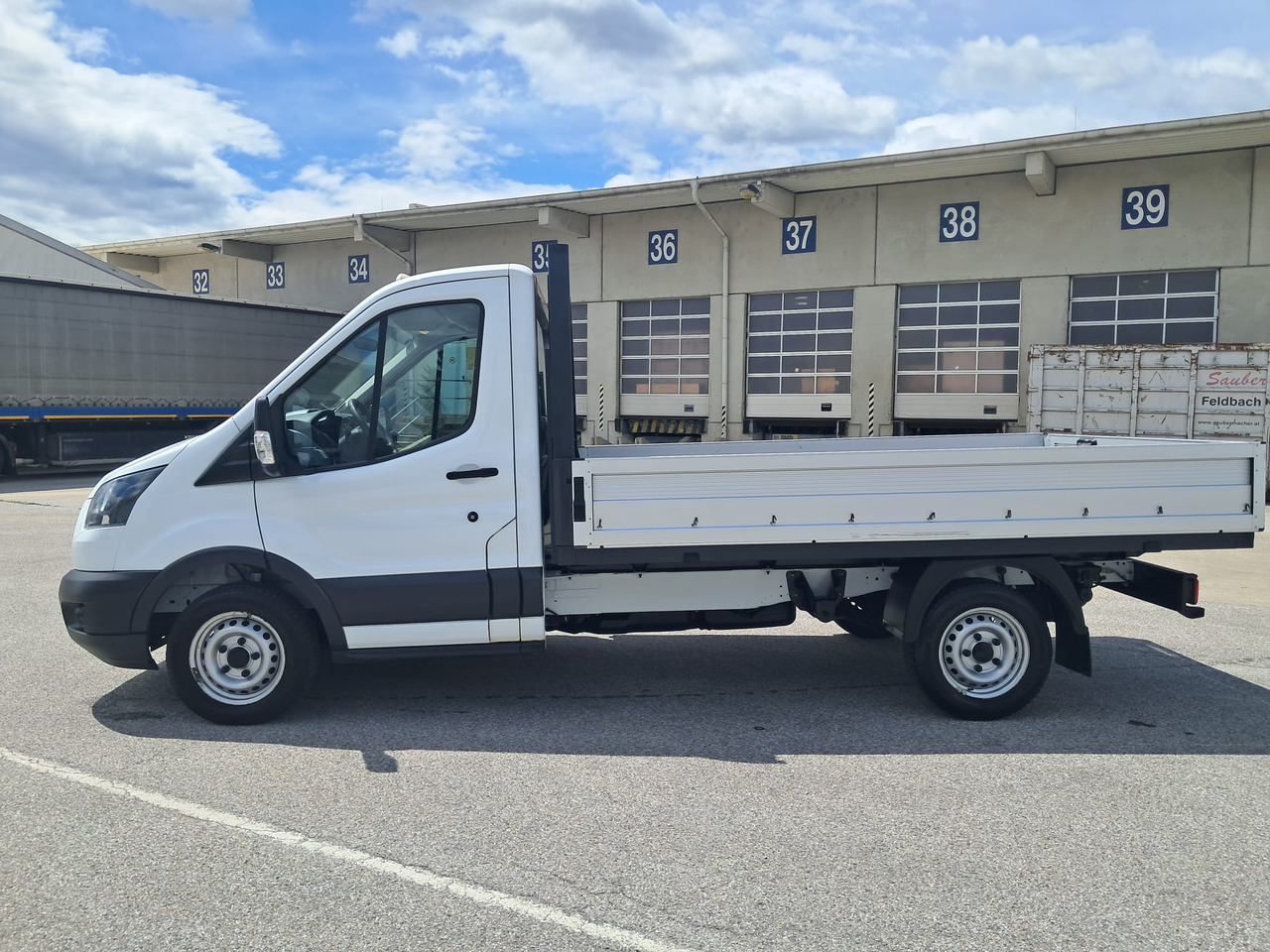 FORD TR Pritsche L2 | EZ 2018 | Euro 6 | Schaltgetr. - Utilitaire plateau: photos 4 FORD TR Pritsche L2 | EZ 2018 | Euro 6 | Schaltgetr. - Utilitaire plateau: photos 4