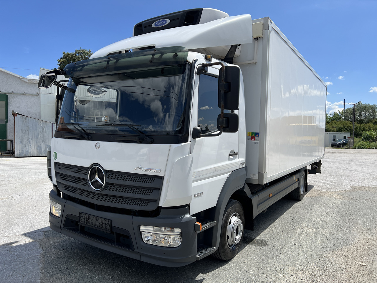 MERCEDES-BENZ Mercedes-Benz Atego 1221 Kühlkoffer mit LBW | EZ 2016 | | Klima | Tempomat | Diff. Hinterachse - Camion frigorifique: photos 1 MERCEDES-BENZ Mercedes-Benz Atego 1221 Kühlkoffer mit LBW | EZ 2016 | | Klima | Tempomat | Diff. Hinterachse - Camion frigorifique: photos 1