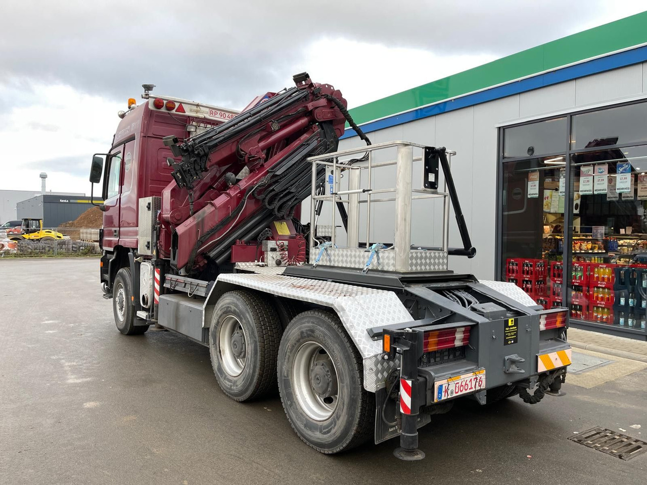 Mercedes-Benz ACTROS 3348 Kran HMF3720K4 Fly-Jip Fun k Klima - Camion grue: photos 2 Mercedes-Benz ACTROS 3348 Kran HMF3720K4 Fly-Jip Fun k Klima - Camion grue: photos 2