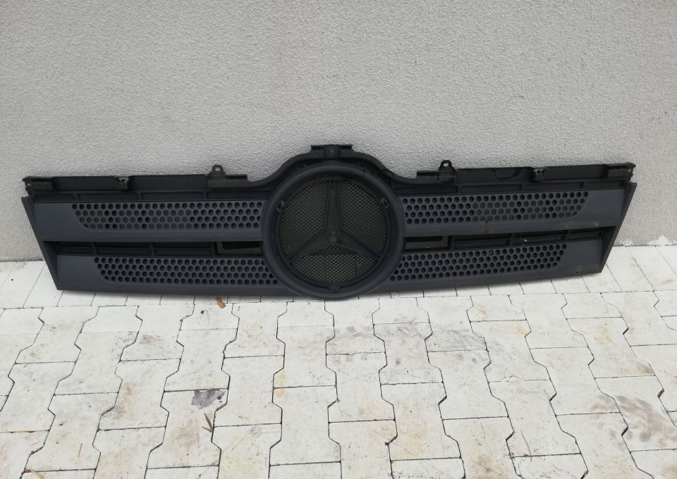 ATRAPA GRILL MERCEDES ACTROS MP4 ORYGINAŁ - Calandre pour Camion: photos 1 ATRAPA GRILL MERCEDES ACTROS MP4 ORYGINAŁ - Calandre pour Camion: photos 1