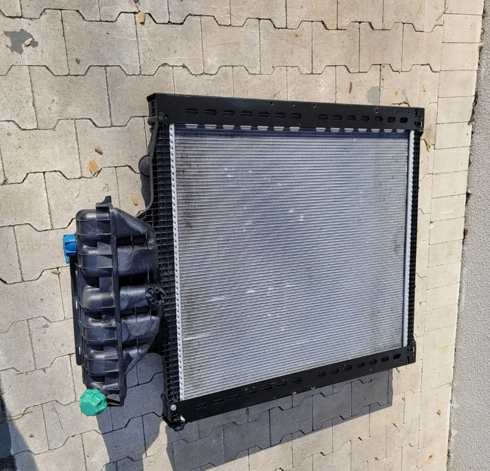 CHŁODNICA WODY MAN TG3 TGX 81.06100-6924 2022R. - Radiateur pour Camion: photos 2 CHŁODNICA WODY MAN TG3 TGX 81.06100-6924 2022R. - Radiateur pour Camion: photos 2