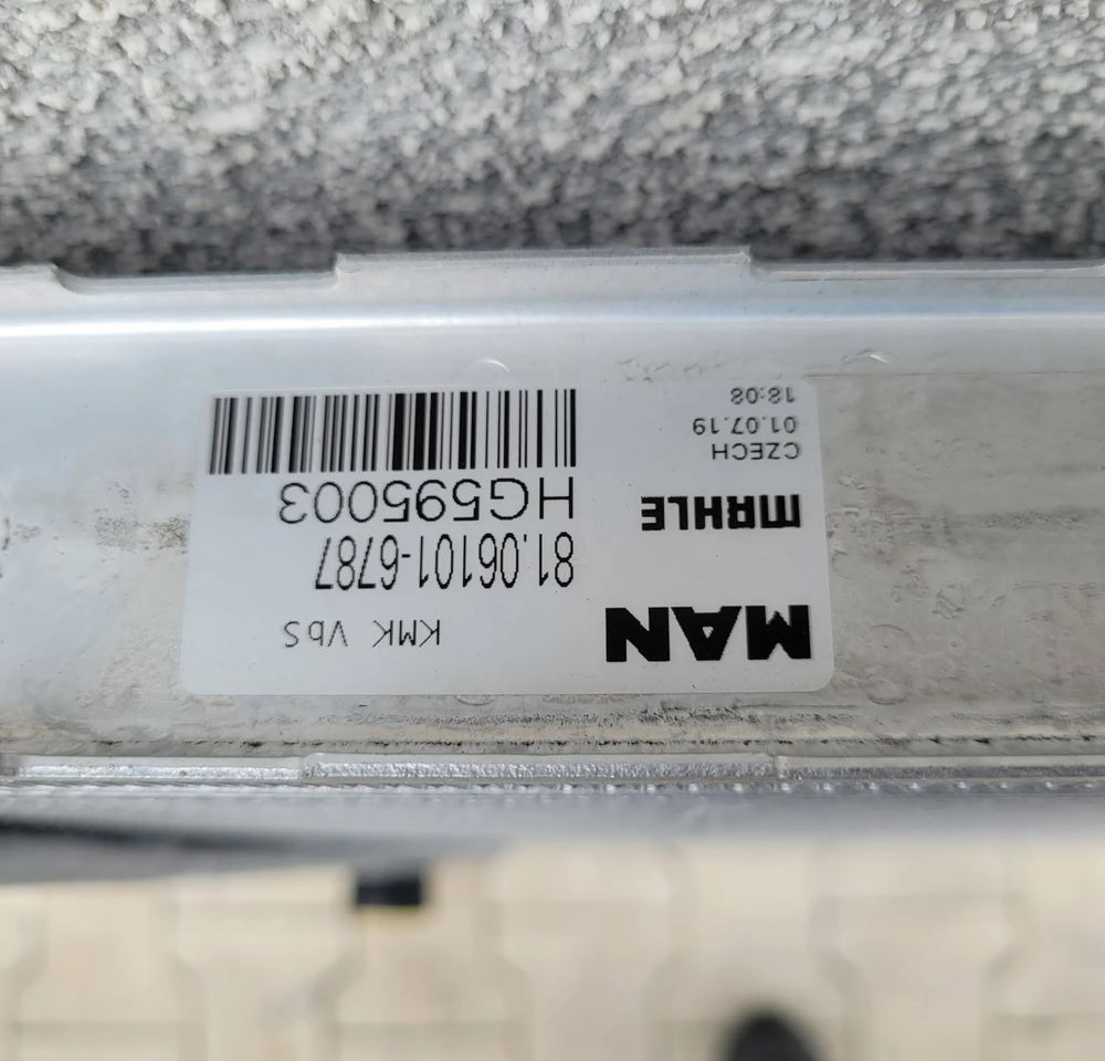 CHŁODNICA WODY MAN TGS E6 81.06101-6787 NOWY ORYGINAŁ - Radiateur pour Camion: photos 3 CHŁODNICA WODY MAN TGS E6 81.06101-6787 NOWY ORYGINAŁ - Radiateur pour Camion: photos 3