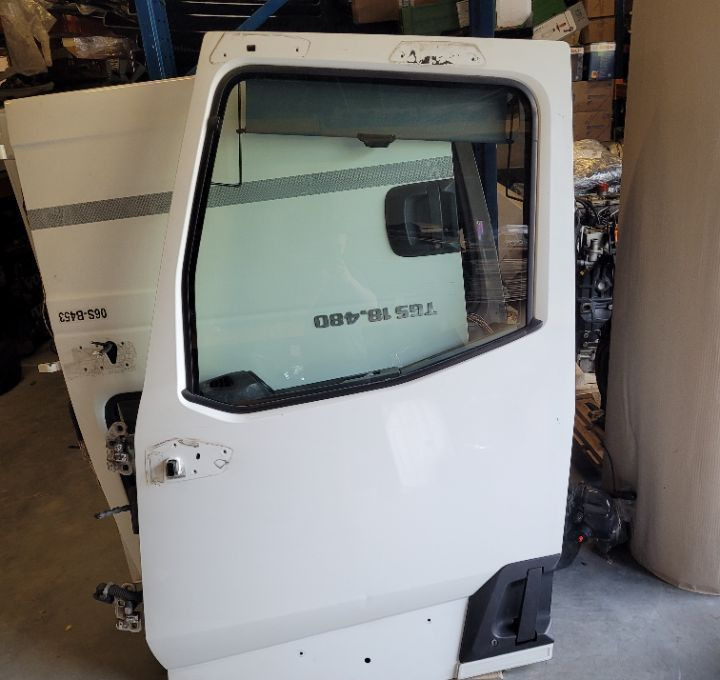 DRZWI LEWE RENAULT RANGE T GAMA - Portière et pièces pour Camion: photos 1 DRZWI LEWE RENAULT RANGE T GAMA - Portière et pièces pour Camion: photos 1