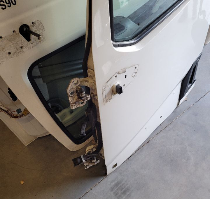 DRZWI LEWE RENAULT RANGE T GAMA - Portière et pièces pour Camion: photos 3 DRZWI LEWE RENAULT RANGE T GAMA - Portière et pièces pour Camion: photos 3