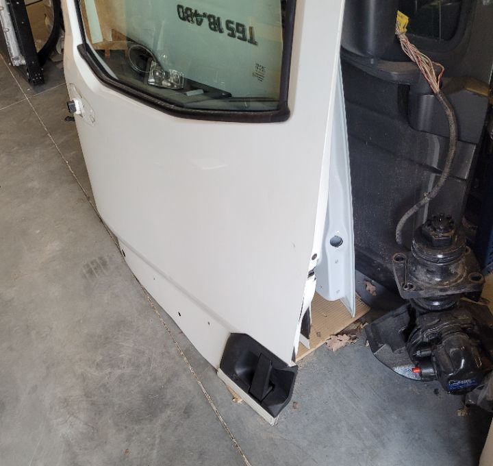 DRZWI LEWE RENAULT RANGE T GAMA - Portière et pièces pour Camion: photos 2 DRZWI LEWE RENAULT RANGE T GAMA - Portière et pièces pour Camion: photos 2