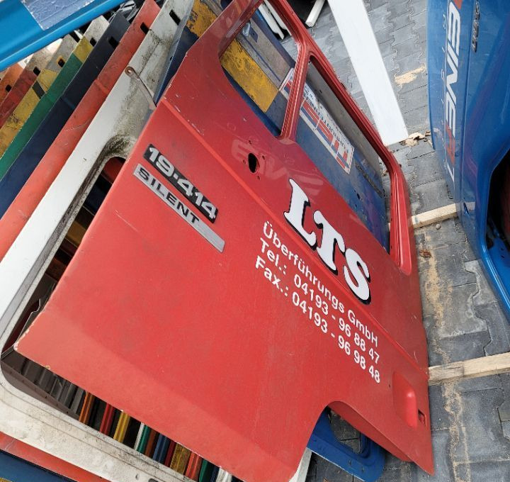 DRZWI MAN F2000 F90 LEWE BEZ KOROZJI - Portière et pièces pour Camion: photos 1 DRZWI MAN F2000 F90 LEWE BEZ KOROZJI - Portière et pièces pour Camion: photos 1