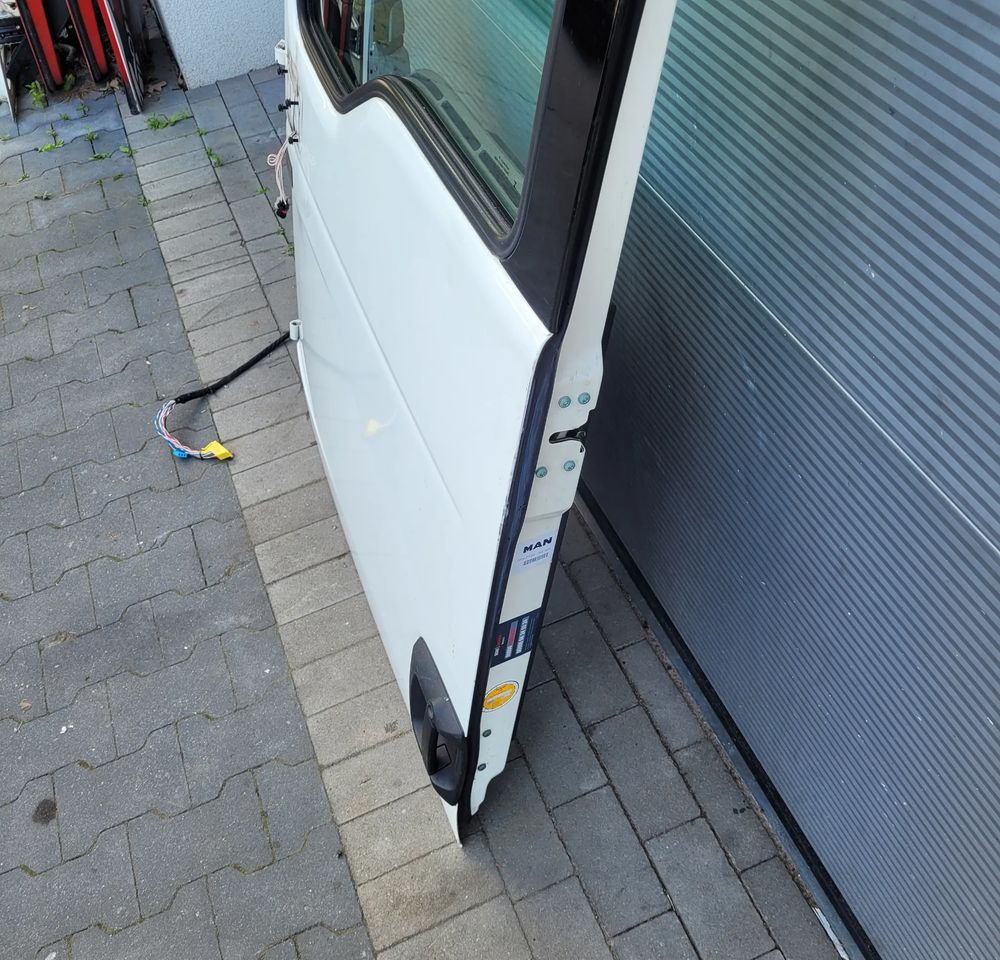 DRZWI MAN TGX LEWE LIFT RAL 9010 ORYGINAŁ CHWALIM116 - Portière et pièces pour Camion: photos 3 DRZWI MAN TGX LEWE LIFT RAL 9010 ORYGINAŁ CHWALIM116 - Portière et pièces pour Camion: photos 3