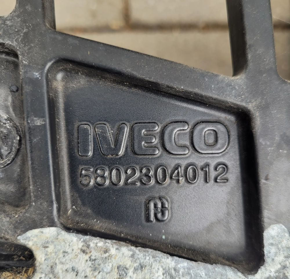 GRILL ŁAWKA MOCOWANIE IVECO S WAY 5802304012 CHWALIM116 - Carrosserie et extérieur pour Camion: photos 2 GRILL ŁAWKA MOCOWANIE IVECO S WAY 5802304012 CHWALIM116 - Carrosserie et extérieur pour Camion: photos 2