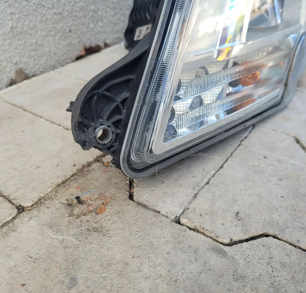 LAMPA LEWA FULL LED DAF XF 106 ORYGINAL - Carrosserie et extérieur pour Camion: photos 2 LAMPA LEWA FULL LED DAF XF 106 ORYGINAL - Carrosserie et extérieur pour Camion: photos 2