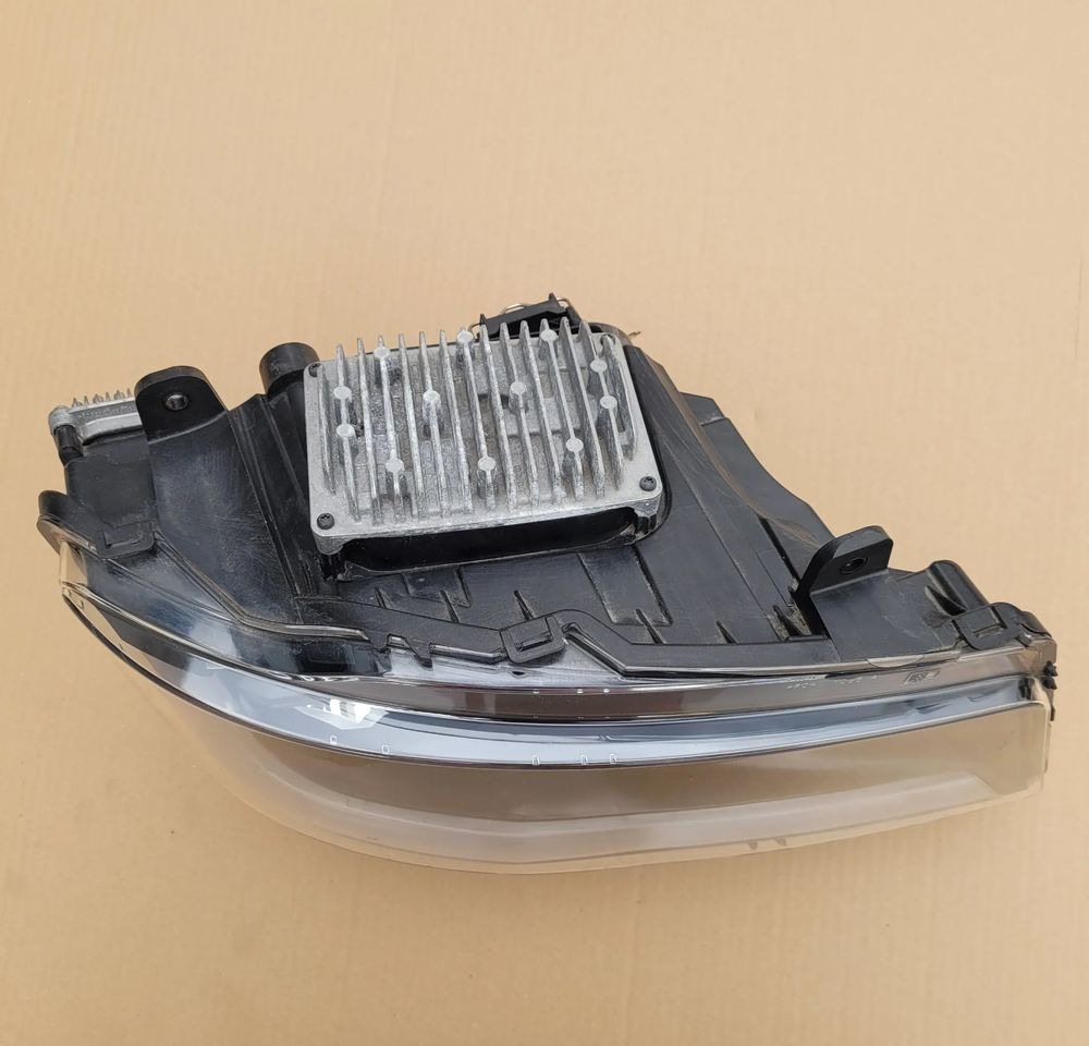 LAMPA MAN TG3 LED PRAWA 81.25101-6822 CHWALIM116 - Lumière/ Éclairage pour Camion: photos 2 LAMPA MAN TG3 LED PRAWA 81.25101-6822 CHWALIM116 - Lumière/ Éclairage pour Camion: photos 2