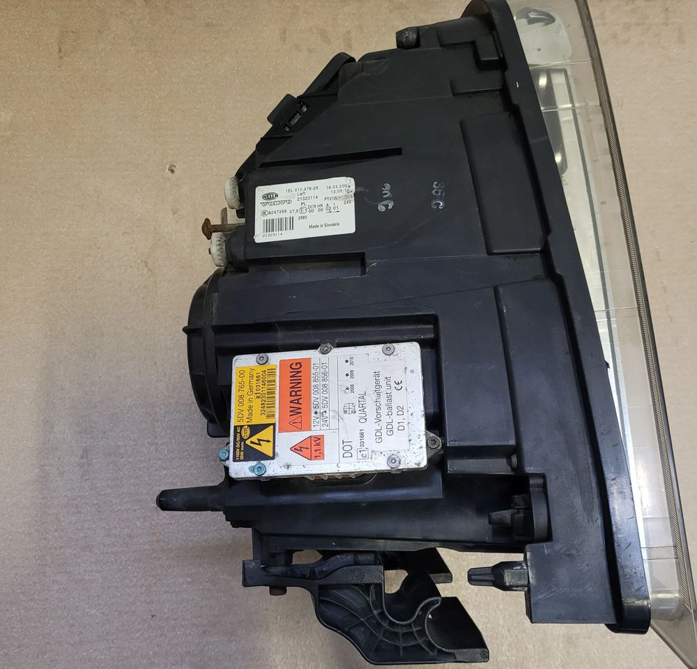 LAMPA XENON LH VOLVO FH 13 ORYGINAŁ - Lumière/ Éclairage: photos 3 LAMPA XENON LH VOLVO FH 13 ORYGINAŁ - Lumière/ Éclairage: photos 3
