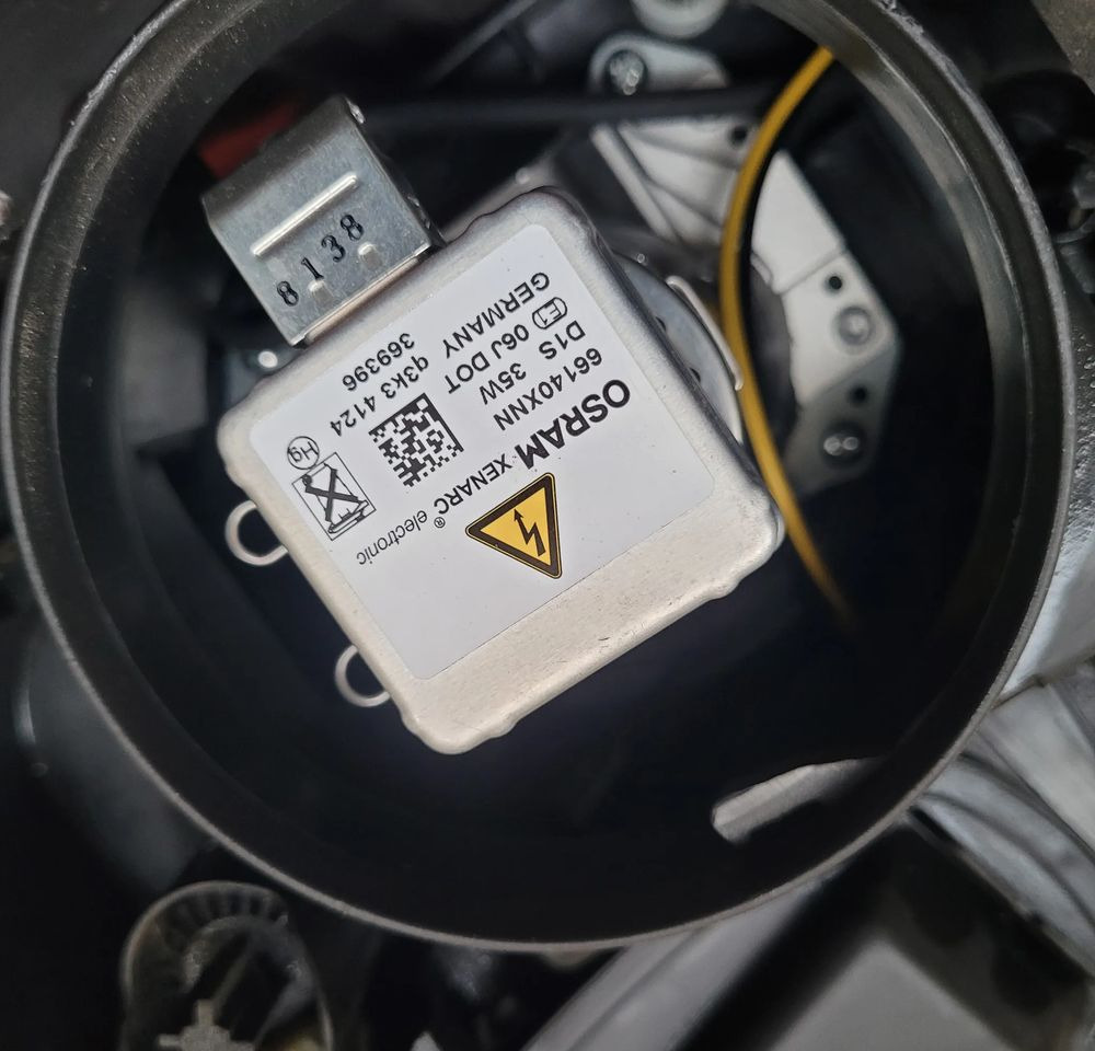 LAMPA XENON RENAULT RANGE T PRAWA LEWA - Lumière/ Éclairage pour Camion: photos 5 LAMPA XENON RENAULT RANGE T PRAWA LEWA - Lumière/ Éclairage pour Camion: photos 5