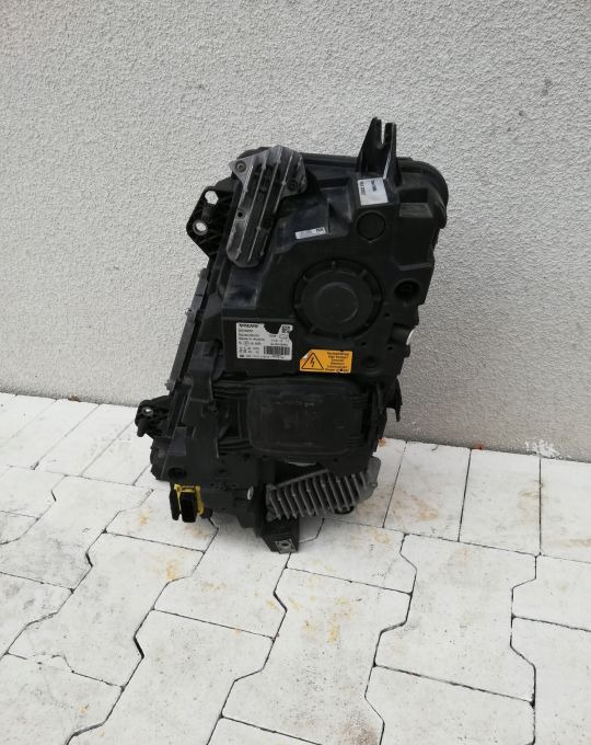 LAMPA XENON VOLVO FH4 FH 4 FM RH ORYGINAŁ - Feu avant: photos 3 LAMPA XENON VOLVO FH4 FH 4 FM RH ORYGINAŁ - Feu avant: photos 3