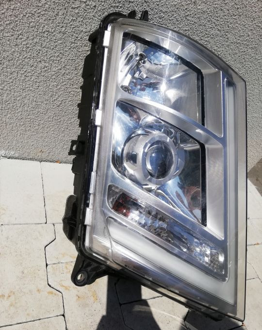 LAMPA XENON VOLVO FH4 FH 4 FM RH ORYGINAŁ - Feu avant: photos 2 LAMPA XENON VOLVO FH4 FH 4 FM RH ORYGINAŁ - Feu avant: photos 2