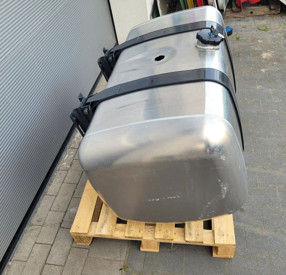ZBIORNIK PALIWA ACTROS MP4 MP5 390l A9604702304/001 125x60x65cm CHWALIM116 - Système de carburant pour Camion: photos 3 ZBIORNIK PALIWA ACTROS MP4 MP5 390l A9604702304/001 125x60x65cm CHWALIM116 - Système de carburant pour Camion: photos 3