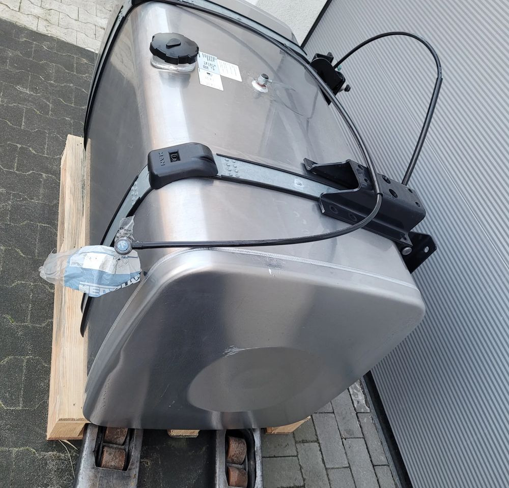 ZBIORNIK PALIWA MAN 580l TG3 TGX 81.12201-6936 KOMPLETY CHWALIM116 - Système de carburant pour Camion: photos 2 ZBIORNIK PALIWA MAN 580l TG3 TGX 81.12201-6936 KOMPLETY CHWALIM116 - Système de carburant pour Camion: photos 2