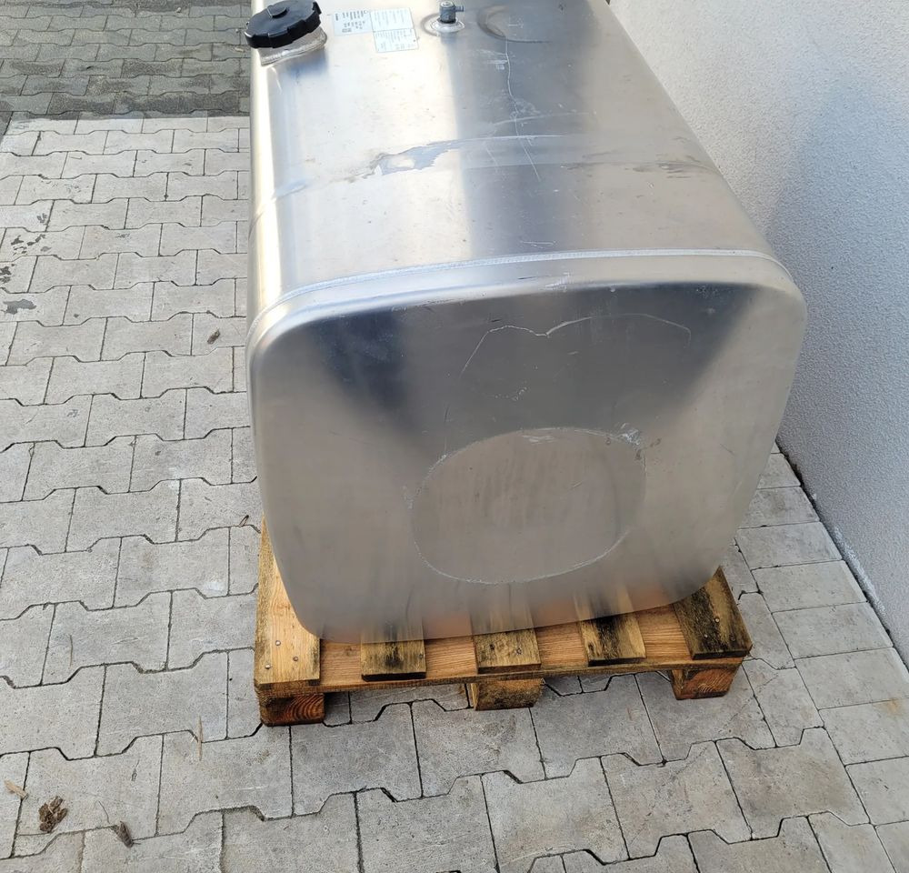 ZBIORNIK PALIWA MAN TGX 580L 81.12201-6737 - Système de carburant pour Camion: photos 2 ZBIORNIK PALIWA MAN TGX 580L 81.12201-6737 - Système de carburant pour Camion: photos 2