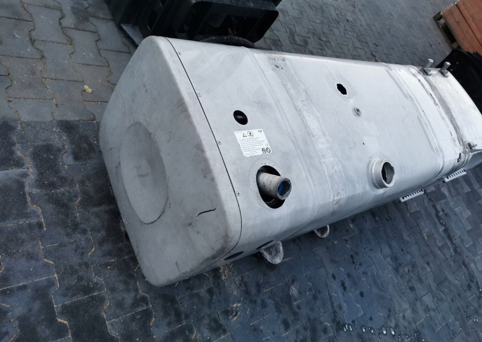 ZBIORNIK PALIWA MAN TGX TGS 210X63X68 AB/D - Réservoir de carburant: photos 3 ZBIORNIK PALIWA MAN TGX TGS 210X63X68 AB/D - Réservoir de carburant: photos 3