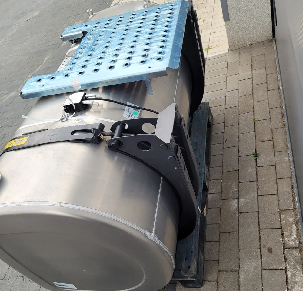 ZBIORNIK PALWA VOLVO FH4 FH5 FMX 21335687 155X70X70CM 620L CHWALIM116 - Système de carburant pour Camion: photos 4 ZBIORNIK PALWA VOLVO FH4 FH5 FMX 21335687 155X70X70CM 620L CHWALIM116 - Système de carburant pour Camion: photos 4