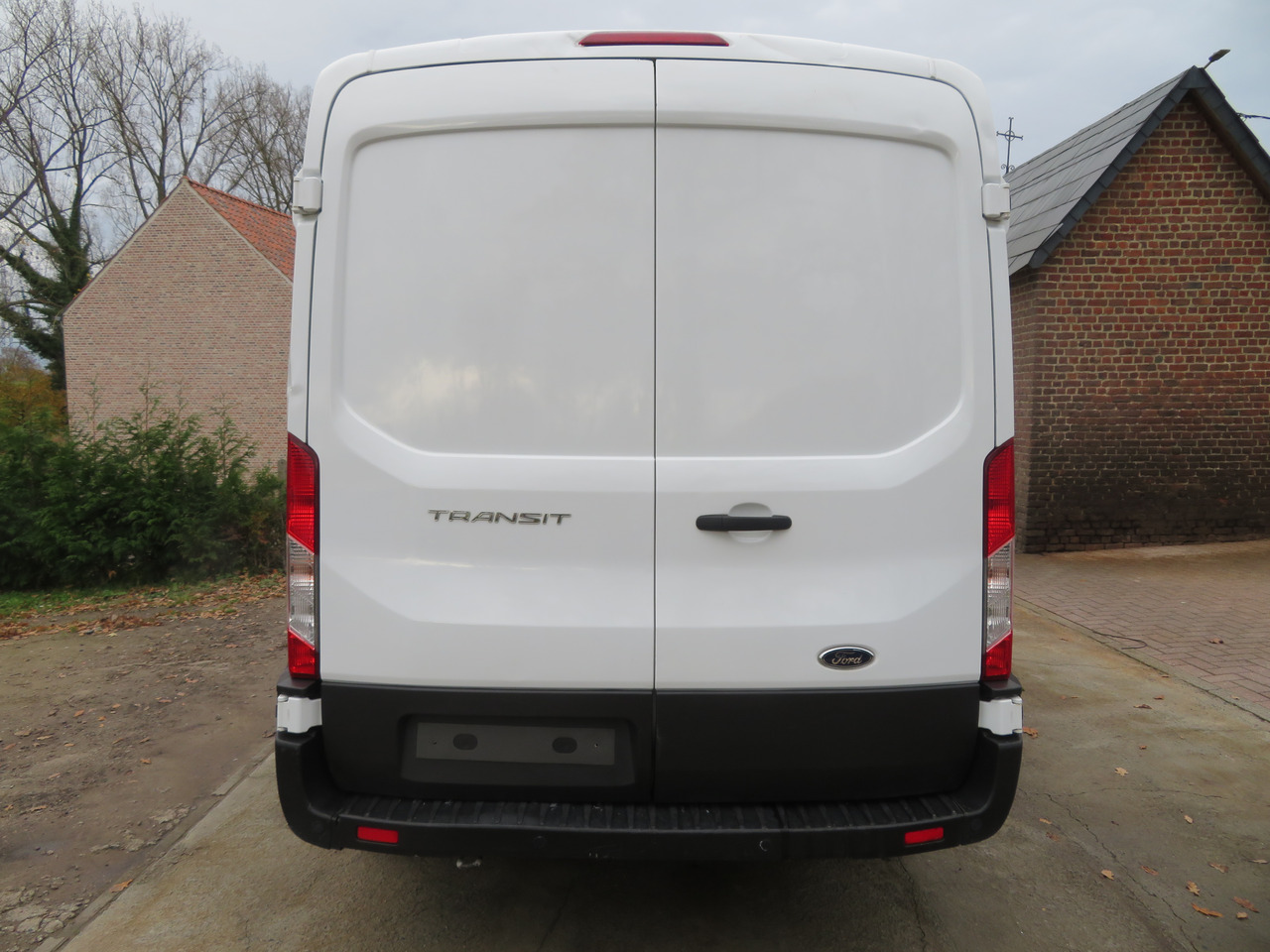 Fourgon utilitaire Ford Transit 2.0TDCi TREND - L2H2: photos 6 Fourgon utilitaire Ford Transit 2.0TDCi TREND - L2H2: photos 6