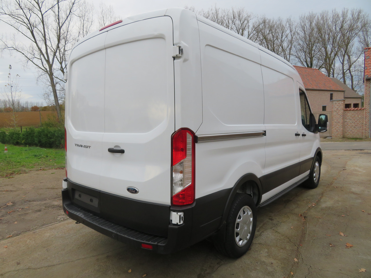 Fourgon utilitaire Ford Transit 2.0TDCi TREND - L2H2: photos 7 Fourgon utilitaire Ford Transit 2.0TDCi TREND - L2H2: photos 7