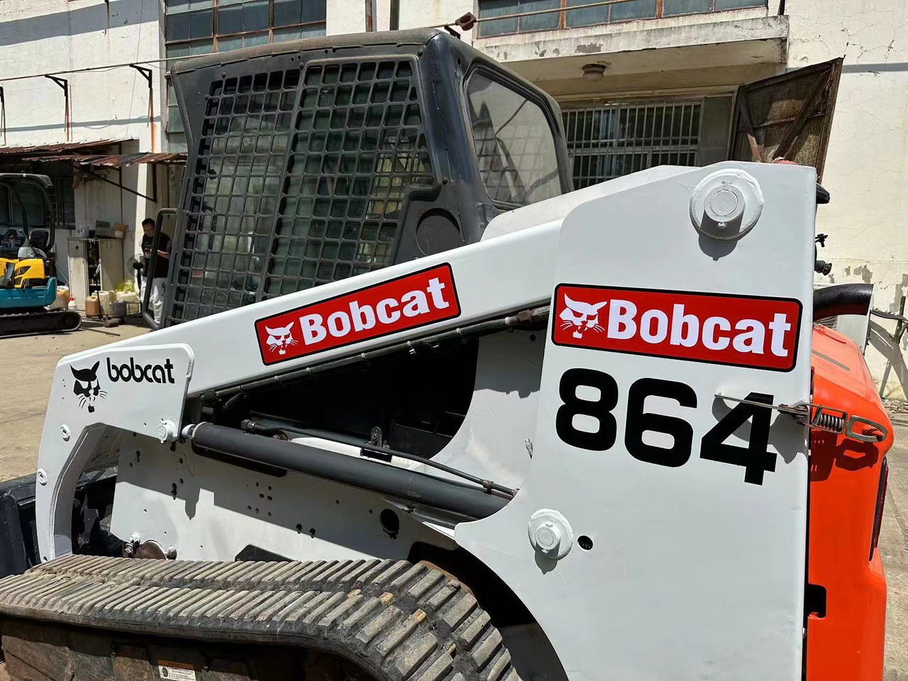 BOBCAT 864 - Mini chargeuse: photos 4 BOBCAT 864 - Mini chargeuse: photos 4