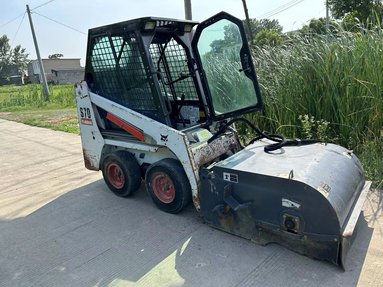 BOBCAT S70 Sliding Sweeper Click for Discount - Mini chargeuse: photos 3 BOBCAT S70 Sliding Sweeper Click for Discount - Mini chargeuse: photos 3