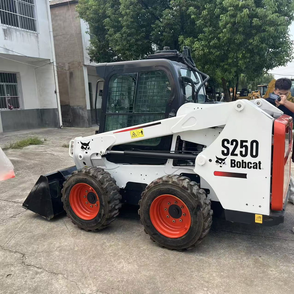 BOBCAT Skid Steer Loader S250 New Condition Hours True - Mini chargeuse: photos 4 BOBCAT Skid Steer Loader S250 New Condition Hours True - Mini chargeuse: photos 4