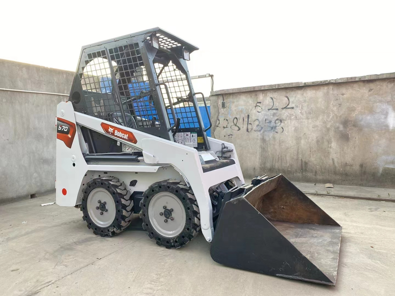 BOBCAT Skid Steer Loader S70 - Mini chargeuse: photos 3 BOBCAT Skid Steer Loader S70 - Mini chargeuse: photos 3