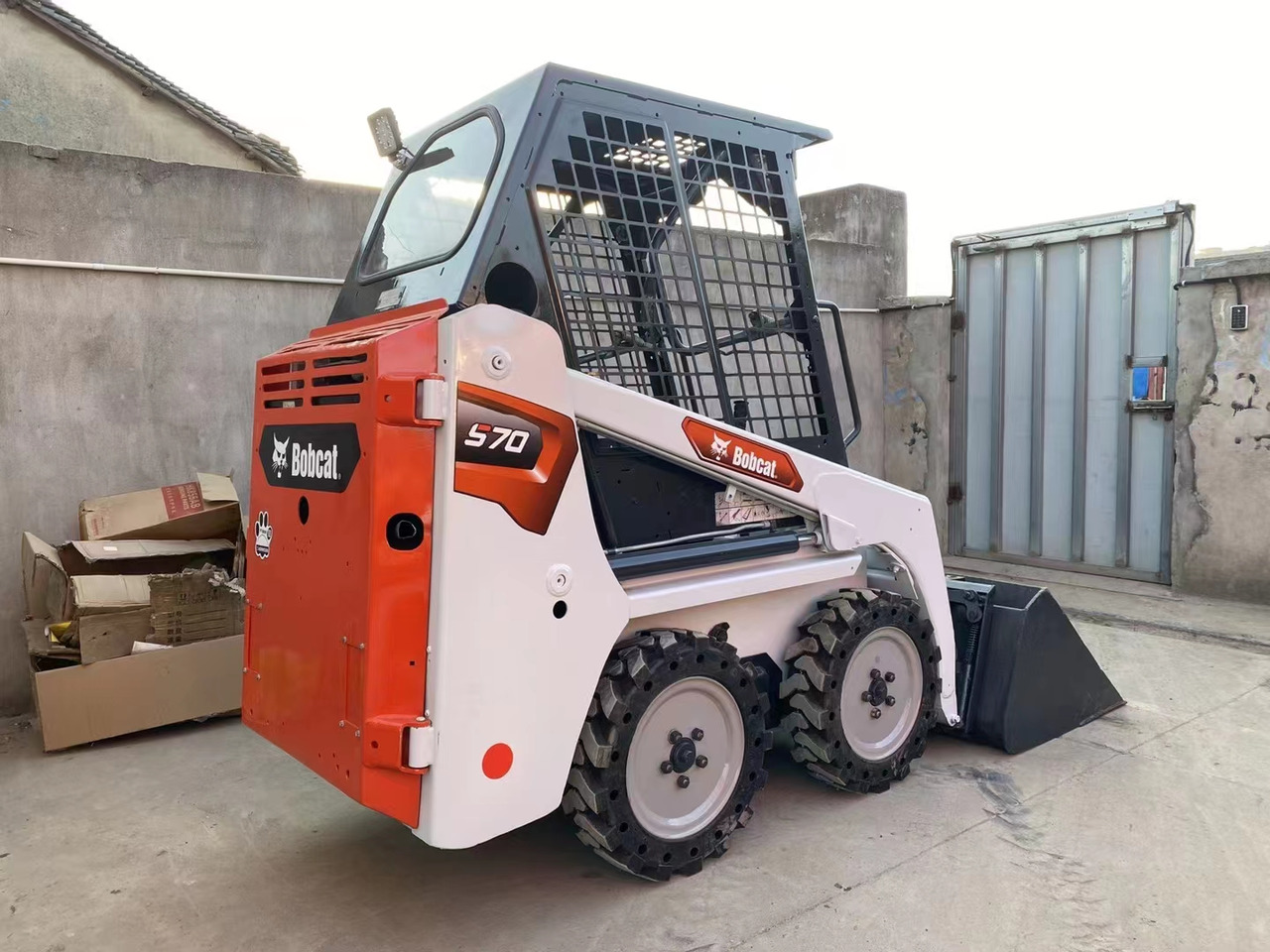 BOBCAT Skid Steer Loader S70 - Mini chargeuse: photos 5 BOBCAT Skid Steer Loader S70 - Mini chargeuse: photos 5