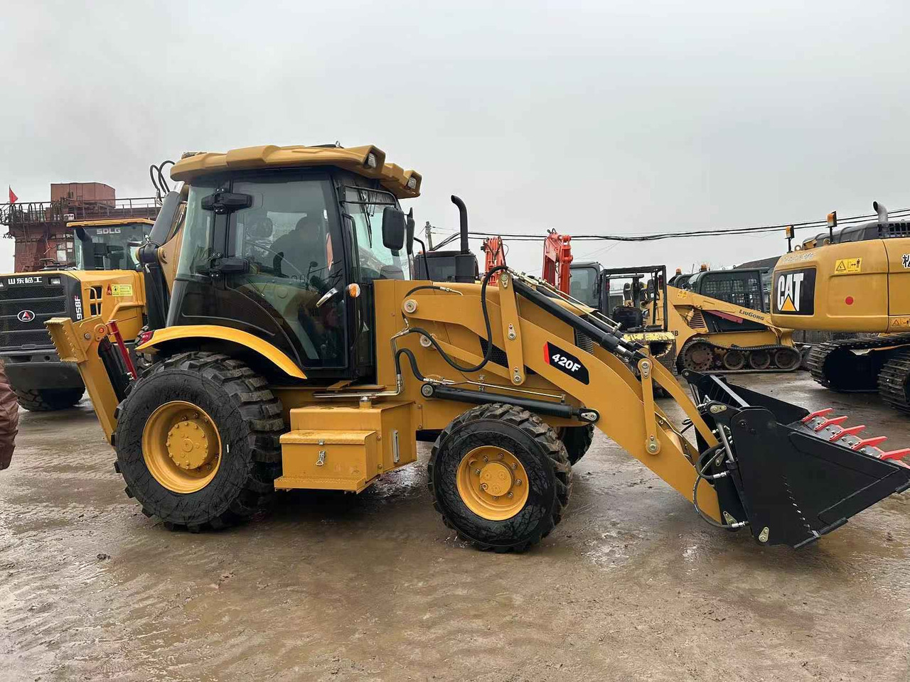 CATERPILLAR Backhoe Loader 420F Click Here for Discount - Tractopelle: photos 1 CATERPILLAR Backhoe Loader 420F Click Here for Discount - Tractopelle: photos 1