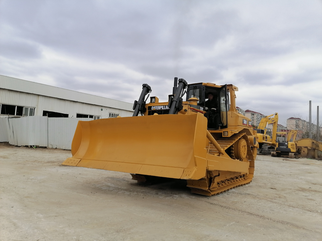 CATERPILLAR D8R - Bulldozer: photos 5 CATERPILLAR D8R - Bulldozer: photos 5