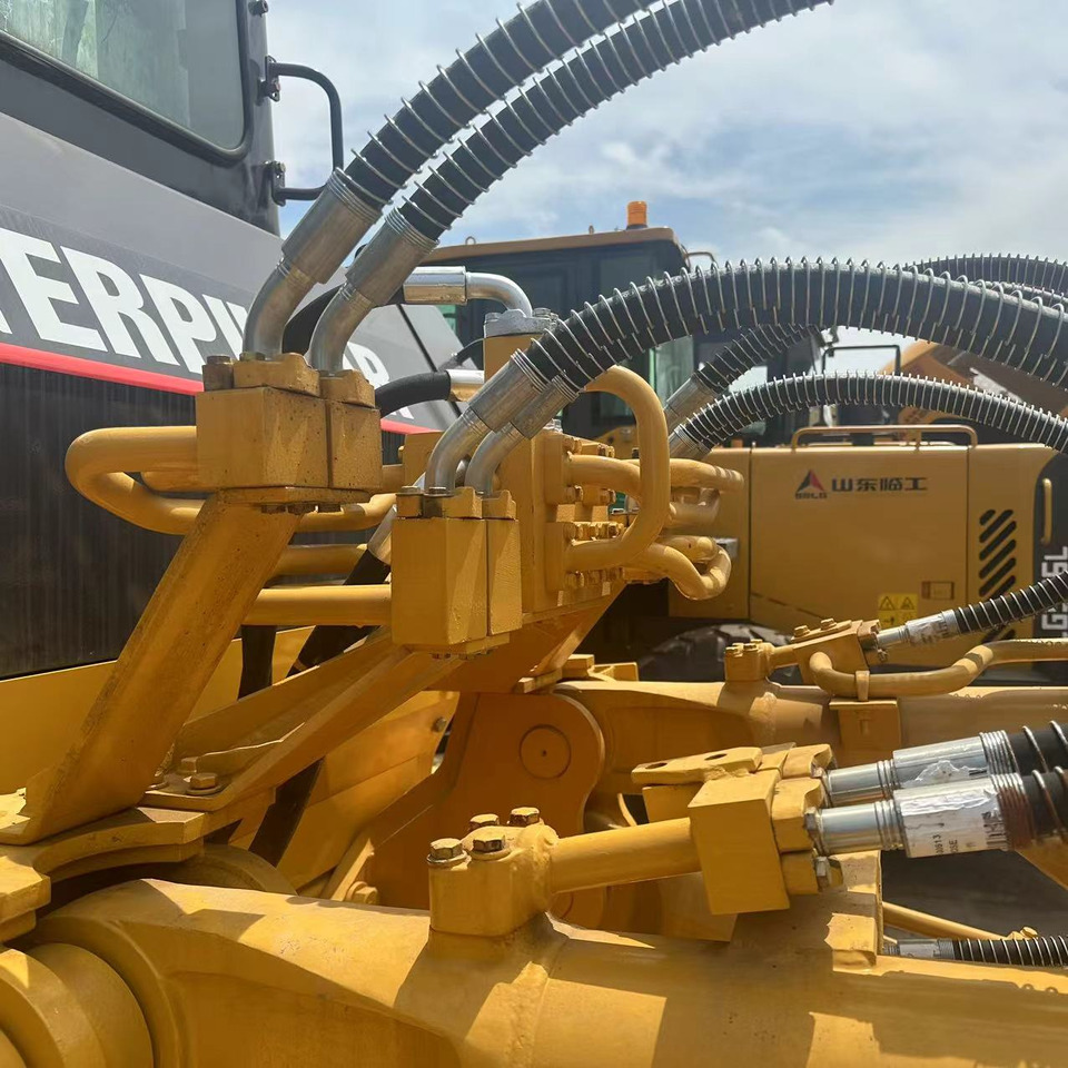 CATERPILLAR D8R bulldozer - Bulldozer: photos 4 CATERPILLAR D8R bulldozer - Bulldozer: photos 4