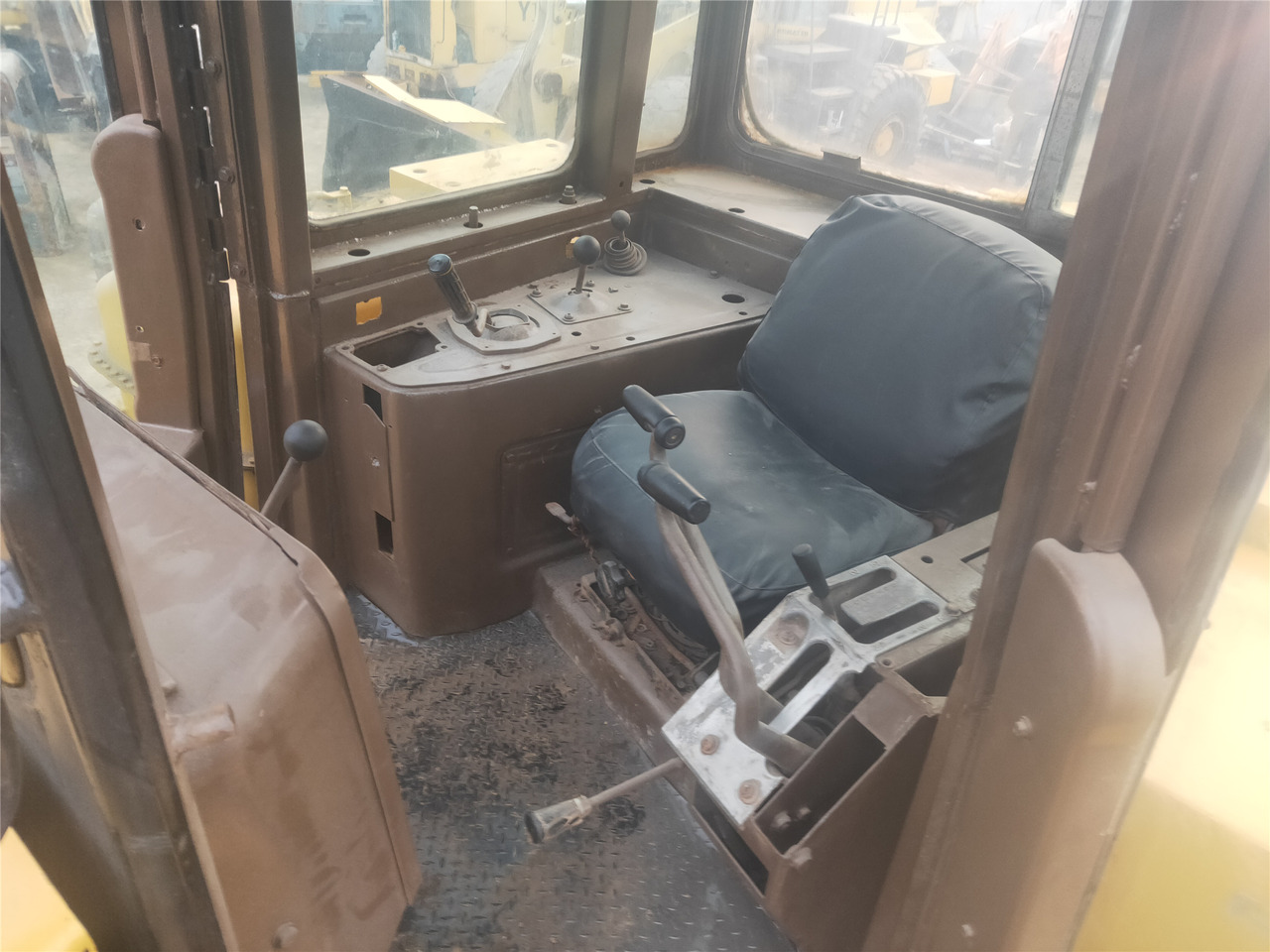 CATERPILLAR D9N Bulldozer Click Here for Discount - Engins de chantier: photos 3 CATERPILLAR D9N Bulldozer Click Here for Discount - Engins de chantier: photos 3