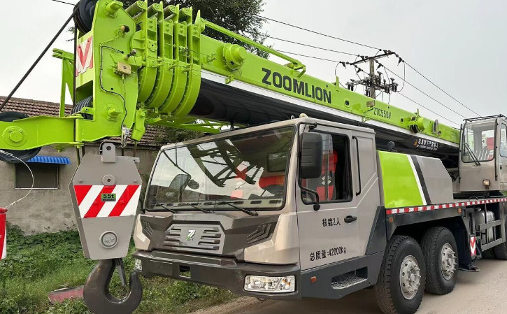 ZOOMLION Crane 50T - Engins de chantier: photos 1 ZOOMLION Crane 50T - Engins de chantier: photos 1