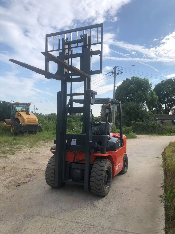 HELI 5Ton Forklift - Chariot élévateur diesel: photos 4 HELI 5Ton Forklift - Chariot élévateur diesel: photos 4