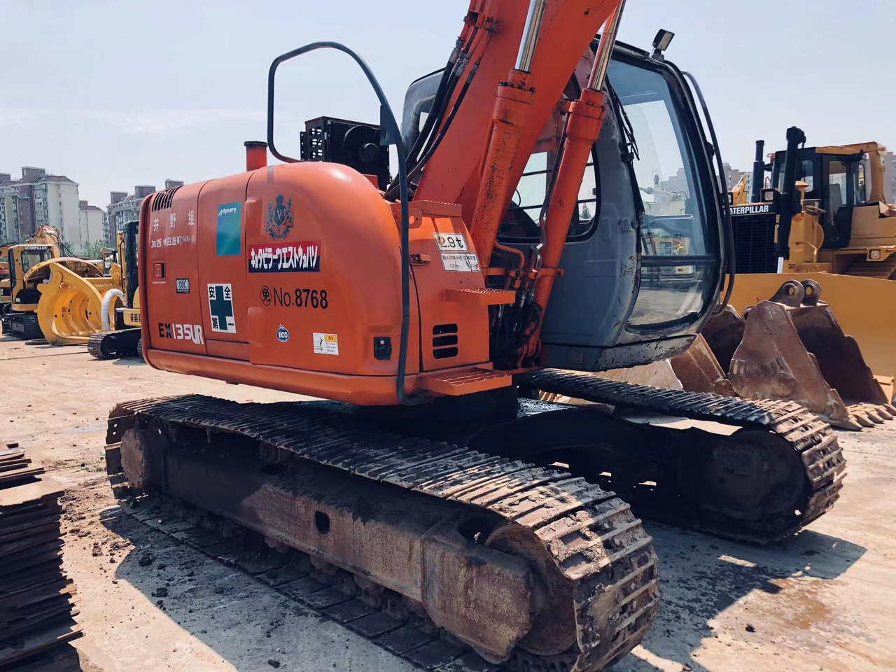 HITACHI EX135 - Pelle sur chenille: photos 3 HITACHI EX135 - Pelle sur chenille: photos 3