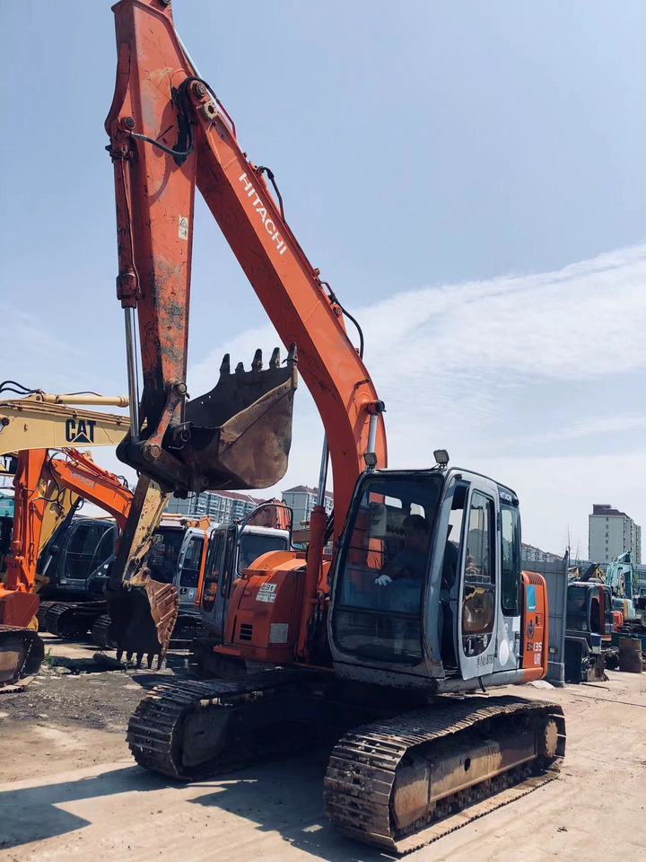 HITACHI EX135 - Pelle sur chenille: photos 5 HITACHI EX135 - Pelle sur chenille: photos 5