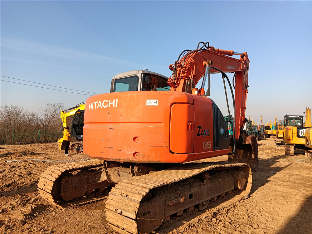 HITACHI ZX135 - Pelle sur chenille: photos 5 HITACHI ZX135 - Pelle sur chenille: photos 5
