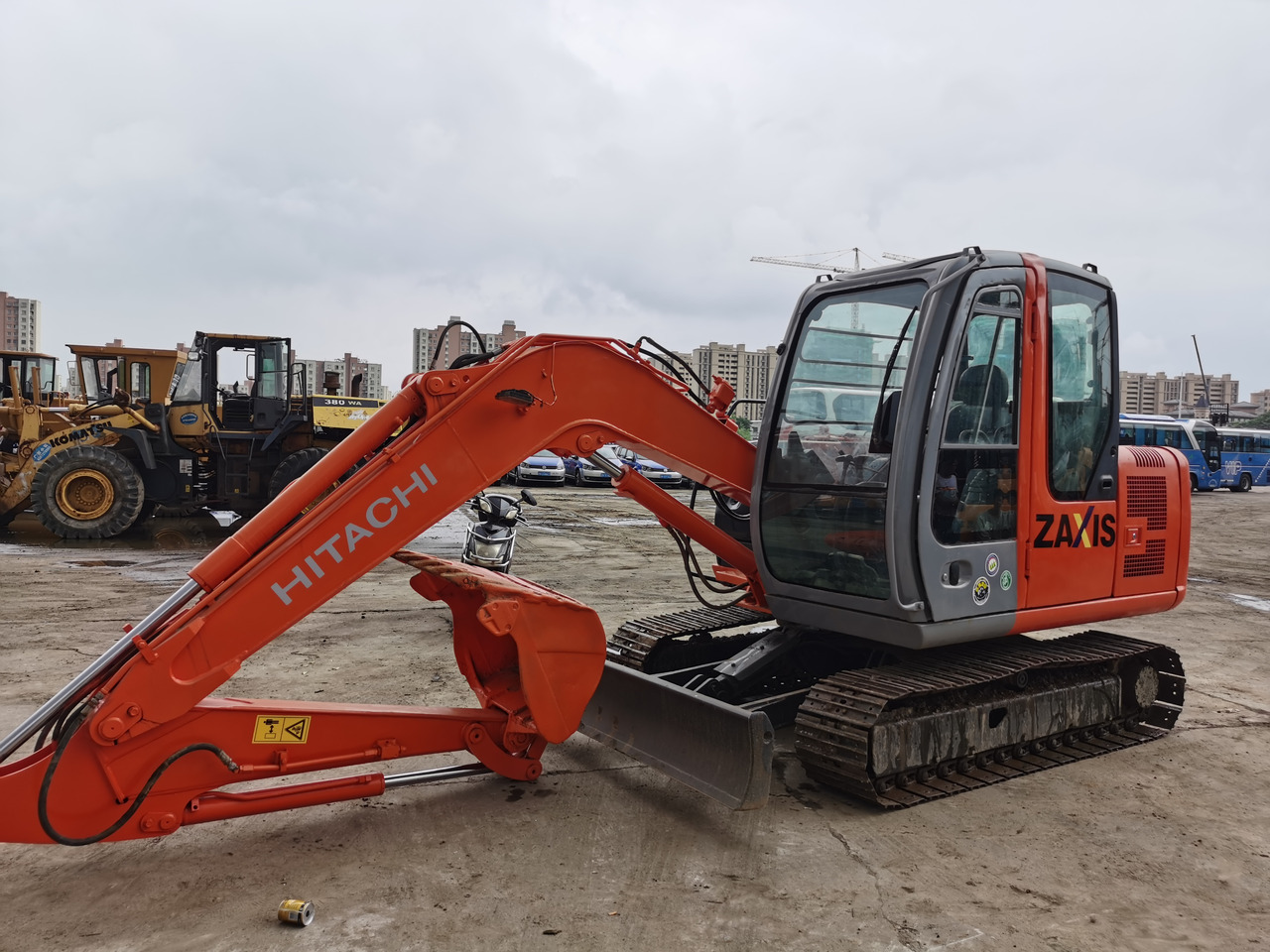 HITACHI ZX60 - Pelle sur chenille: photos 4 HITACHI ZX60 - Pelle sur chenille: photos 4