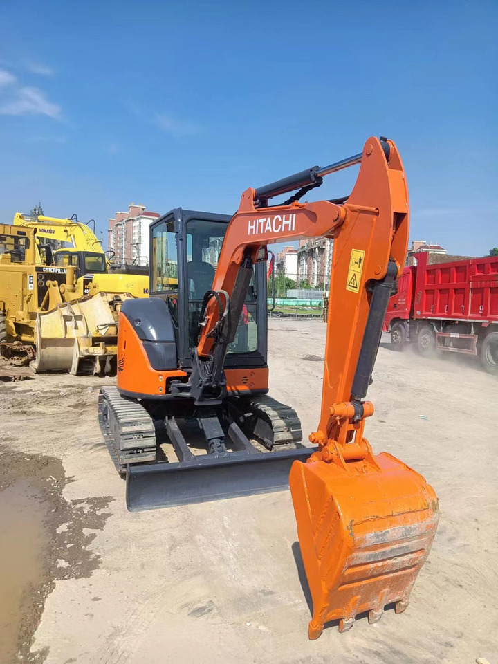Hitachi ZX35-5A - Pelle sur chenille: photos 3 Hitachi ZX35-5A - Pelle sur chenille: photos 3