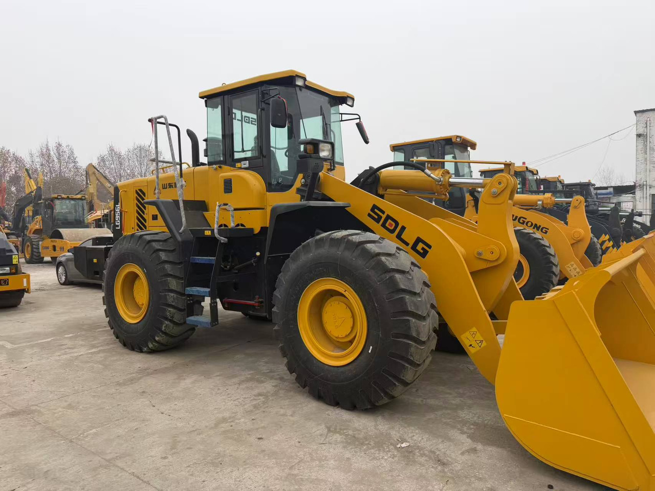 SDLG 956L Wheel Loader Click Here for Discount - Chargeuse sur pneus: photos 1 SDLG 956L Wheel Loader Click Here for Discount - Chargeuse sur pneus: photos 1