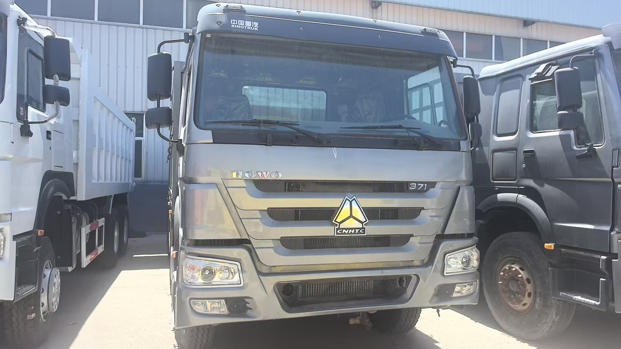 SINOTRUK HOWO 371 8X4 - Camion benne: photos 3 SINOTRUK HOWO 371 8X4 - Camion benne: photos 3