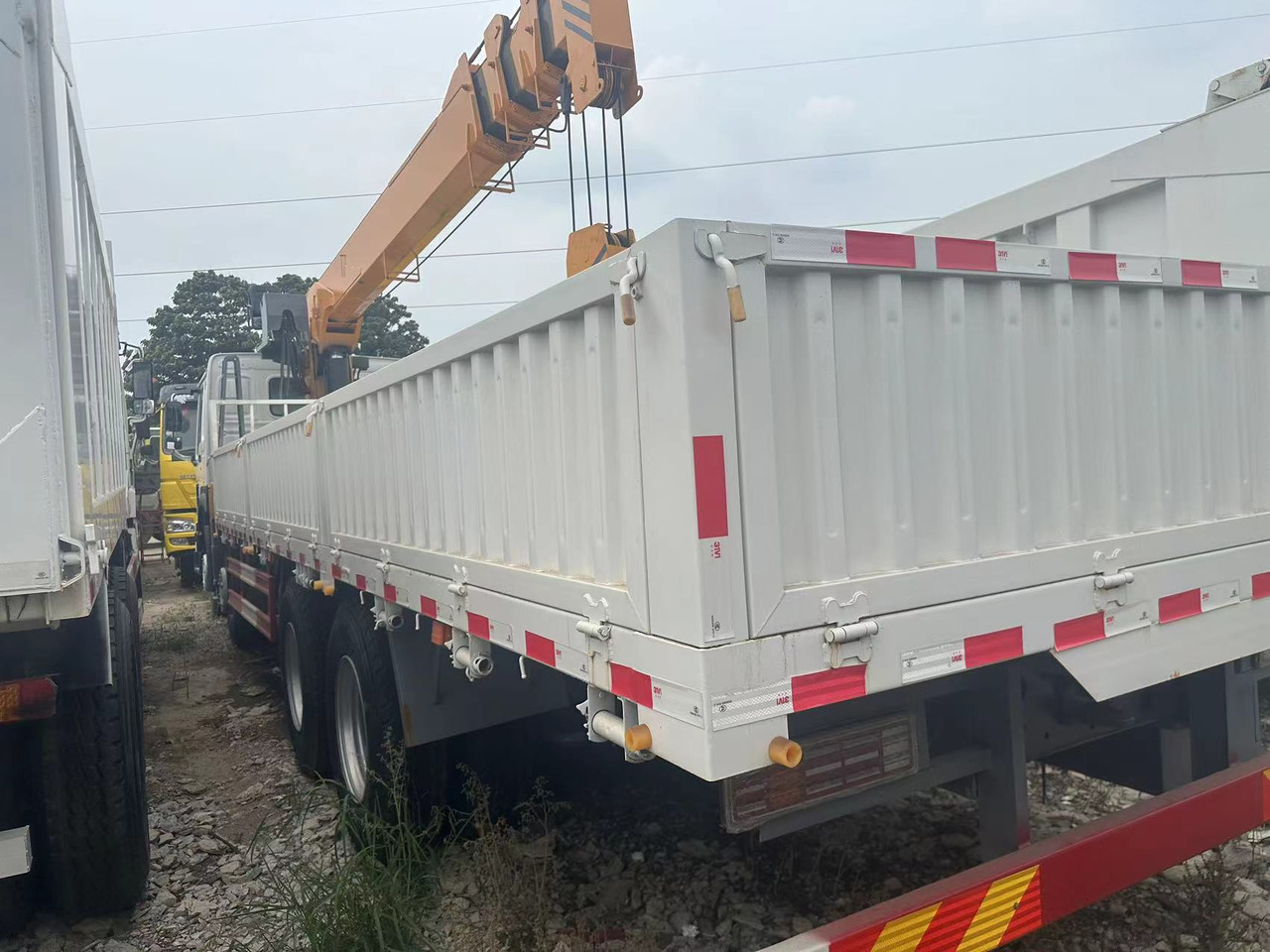 SINOTRUK HOWO 375 8X4 12TONS CLICK HERE FOR DISCOUNT - Camion grue: photos 4 SINOTRUK HOWO 375 8X4 12TONS CLICK HERE FOR DISCOUNT - Camion grue: photos 4